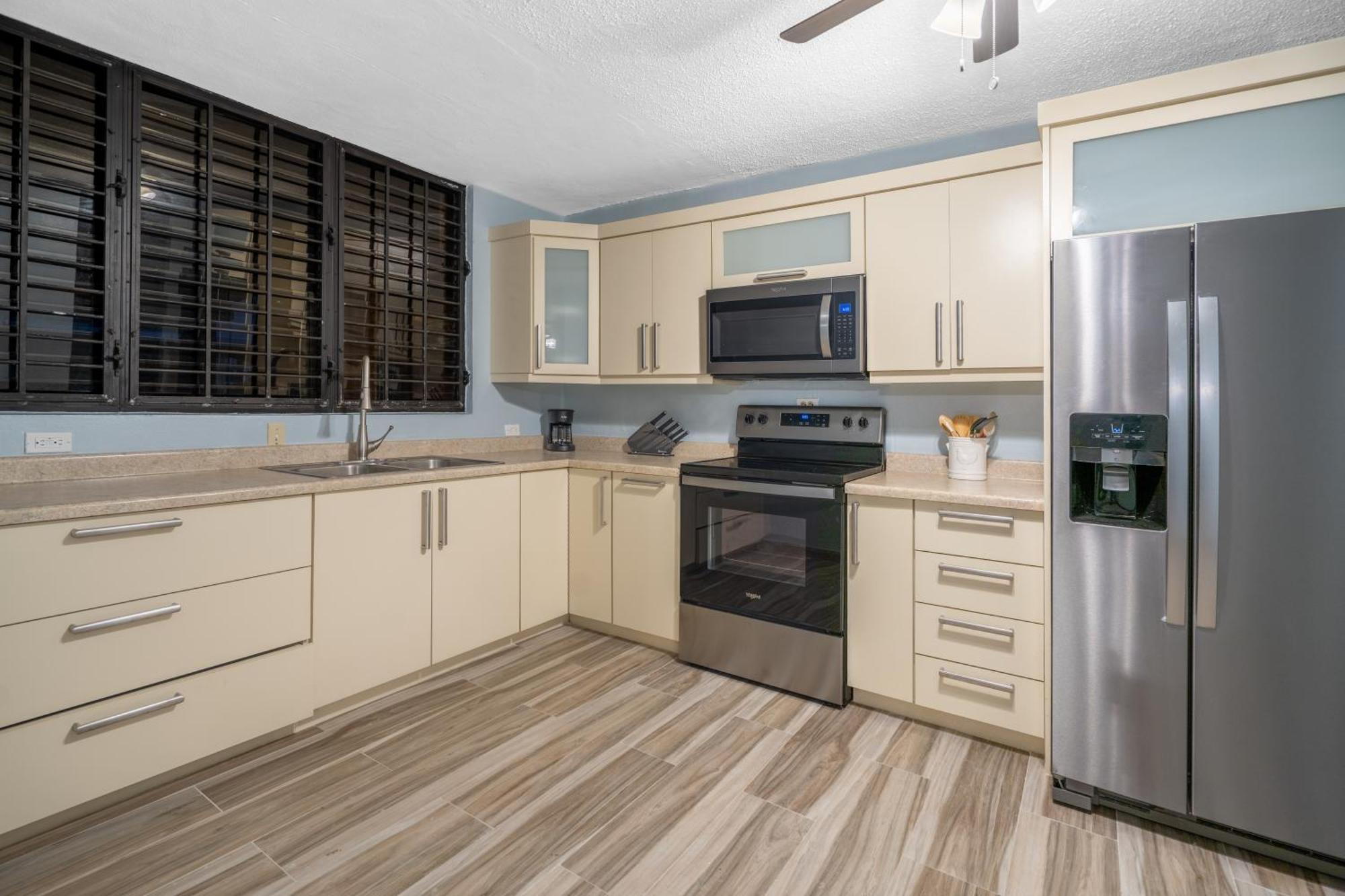 Blue Water Beach Villa Лукильо Екстериор снимка