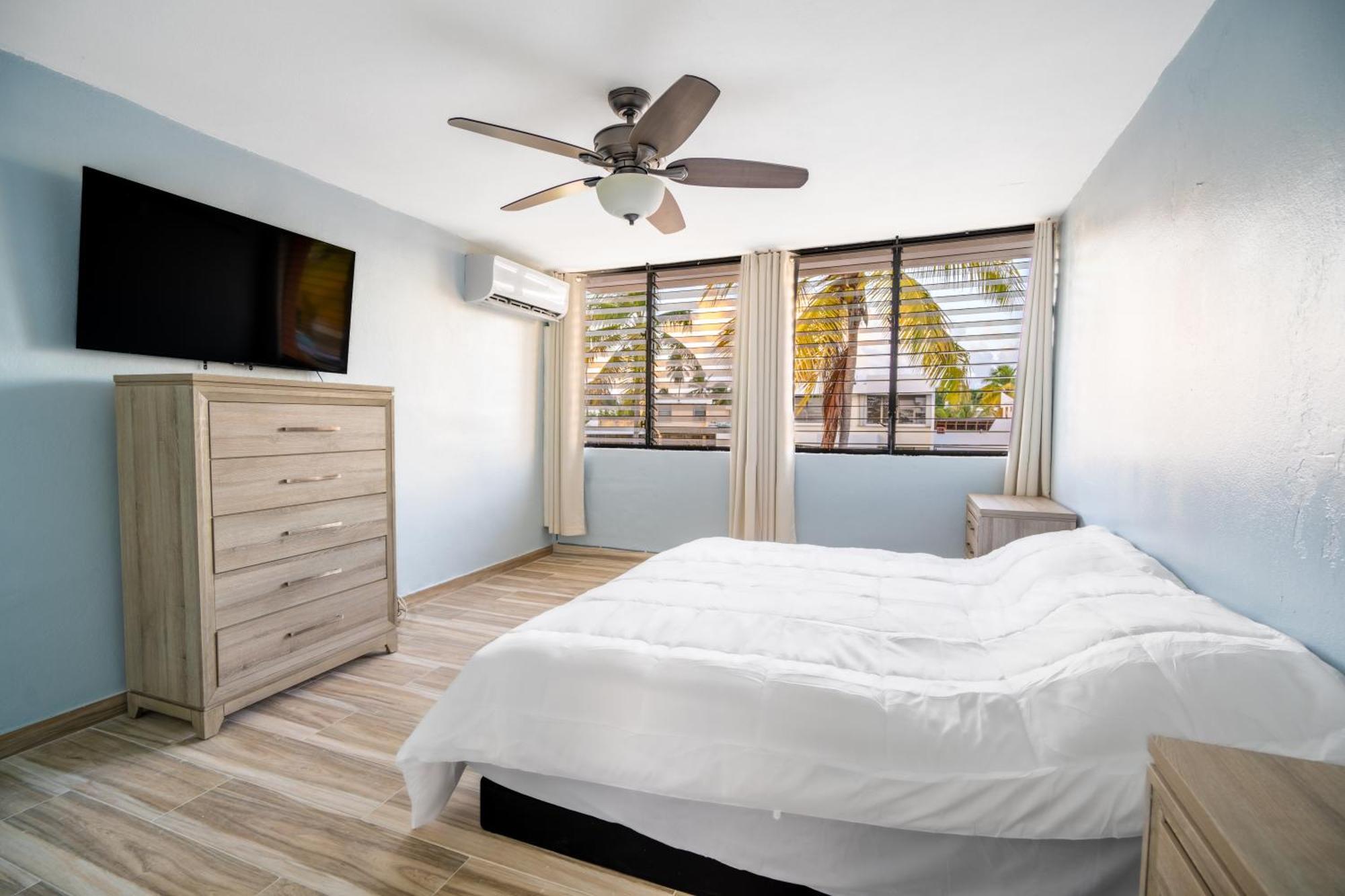 Blue Water Beach Villa Лукильо Екстериор снимка